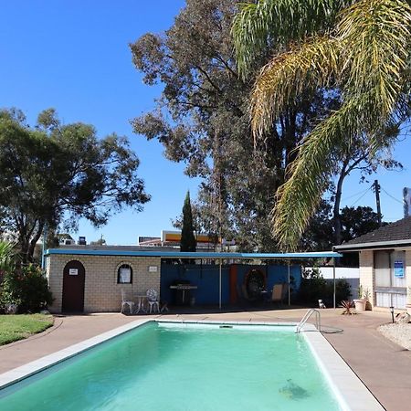 Capri Motel Balranald Ngoại thất bức ảnh