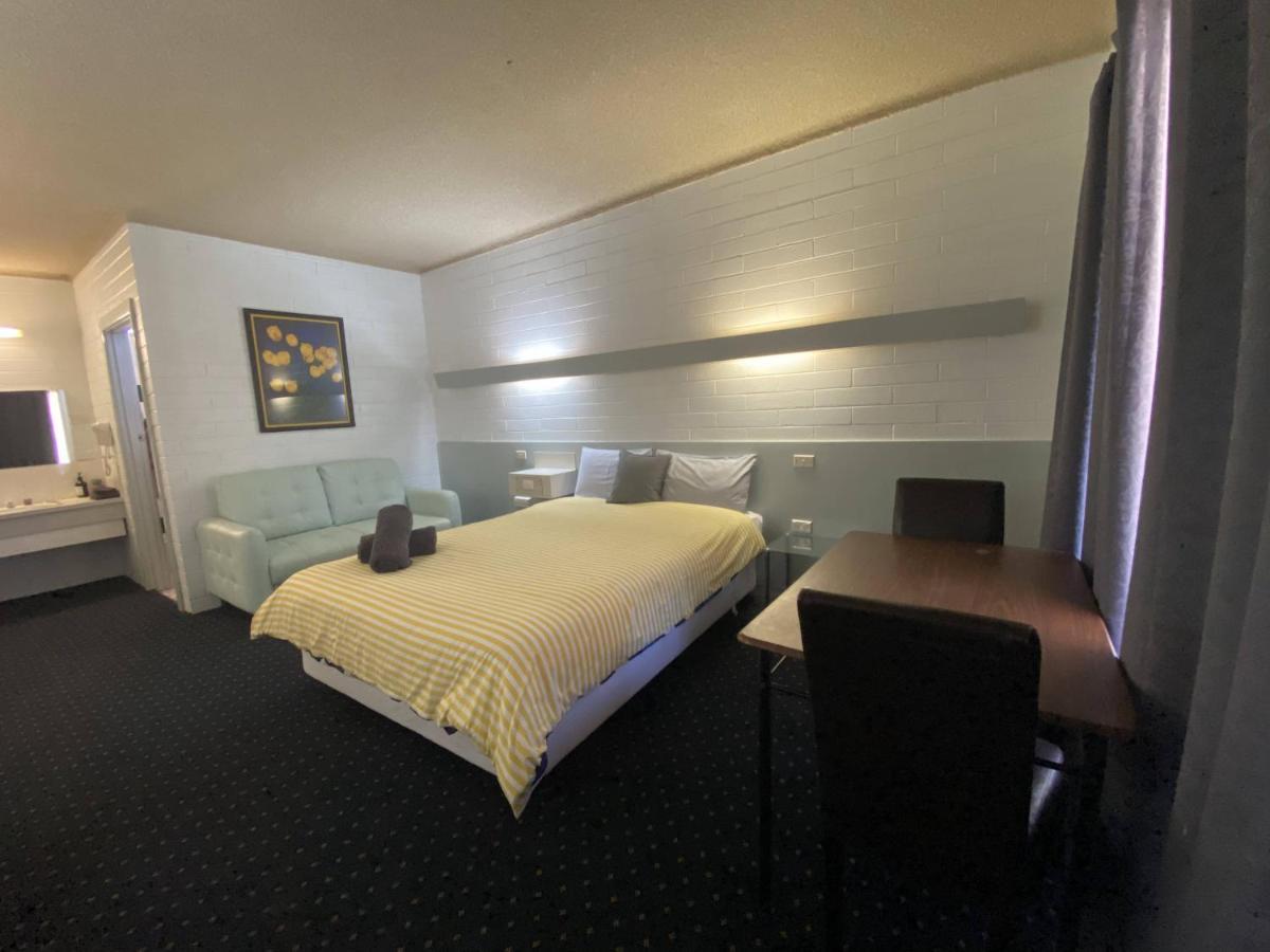Capri Motel Balranald Ngoại thất bức ảnh