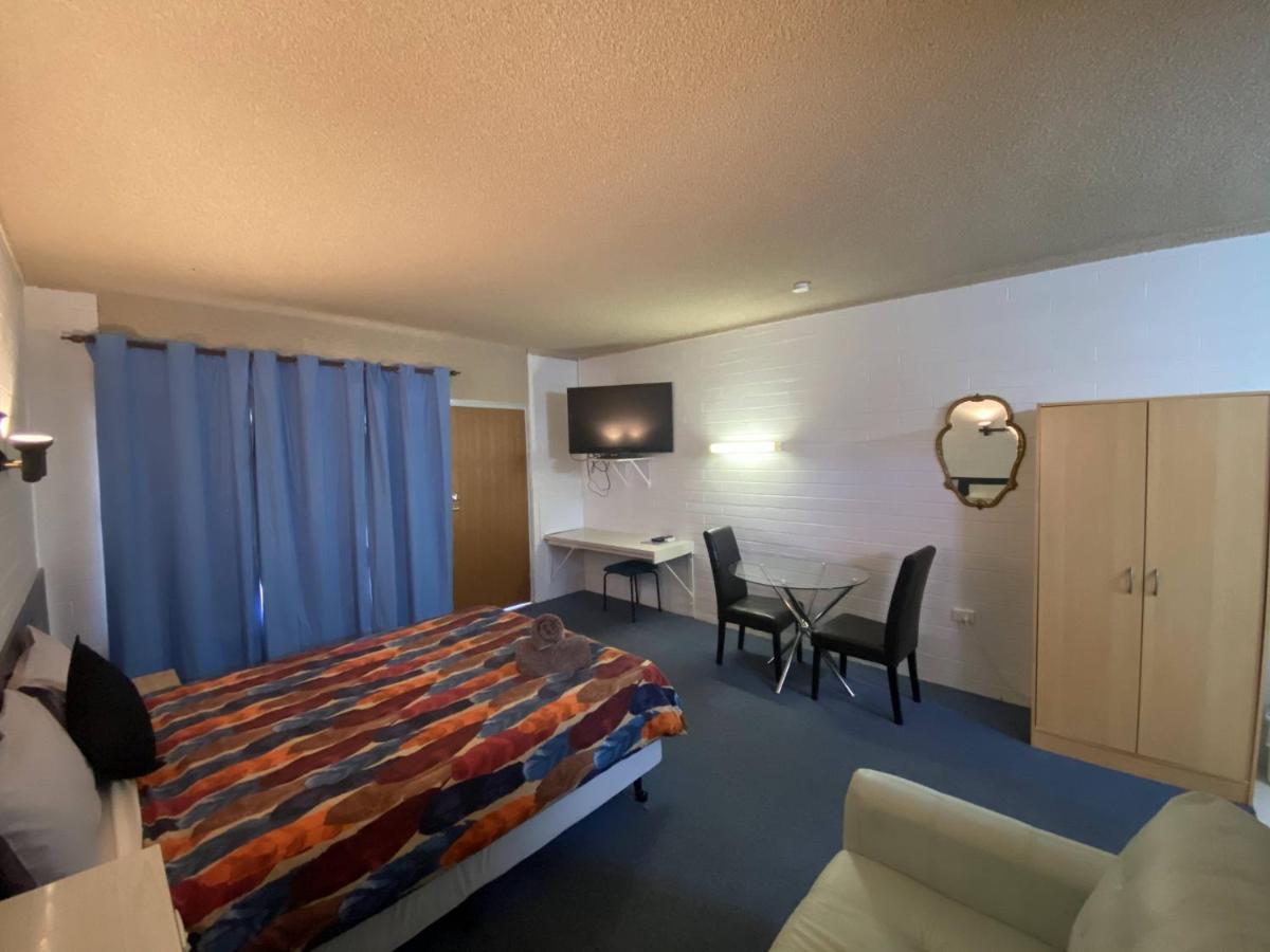 Capri Motel Balranald Ngoại thất bức ảnh