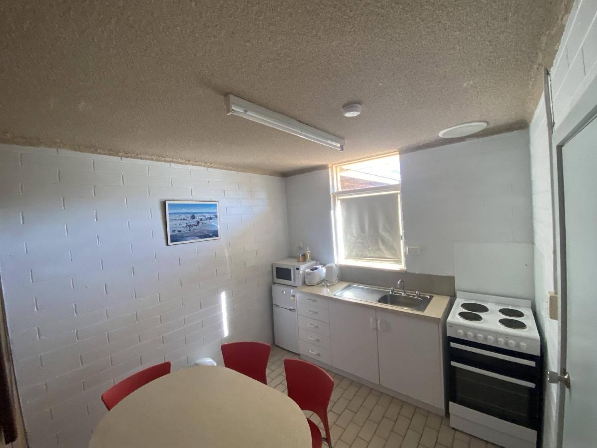 Capri Motel Balranald Ngoại thất bức ảnh