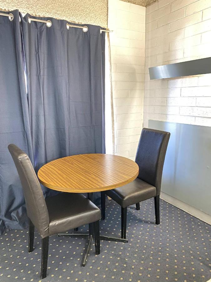 Capri Motel Balranald Ngoại thất bức ảnh
