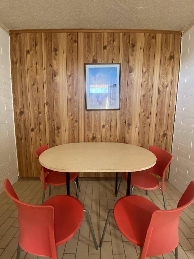 Capri Motel Balranald Ngoại thất bức ảnh