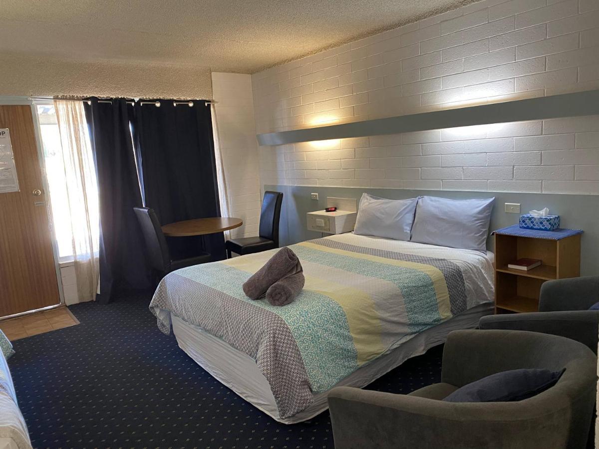 Capri Motel Balranald Ngoại thất bức ảnh