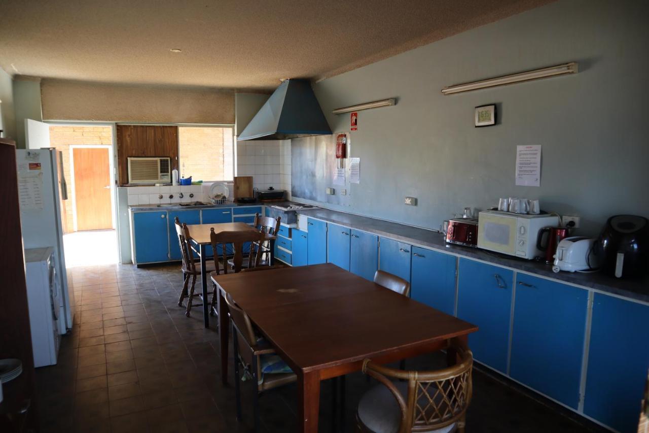 Capri Motel Balranald Ngoại thất bức ảnh