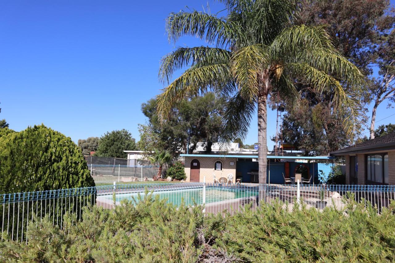 Capri Motel Balranald Ngoại thất bức ảnh