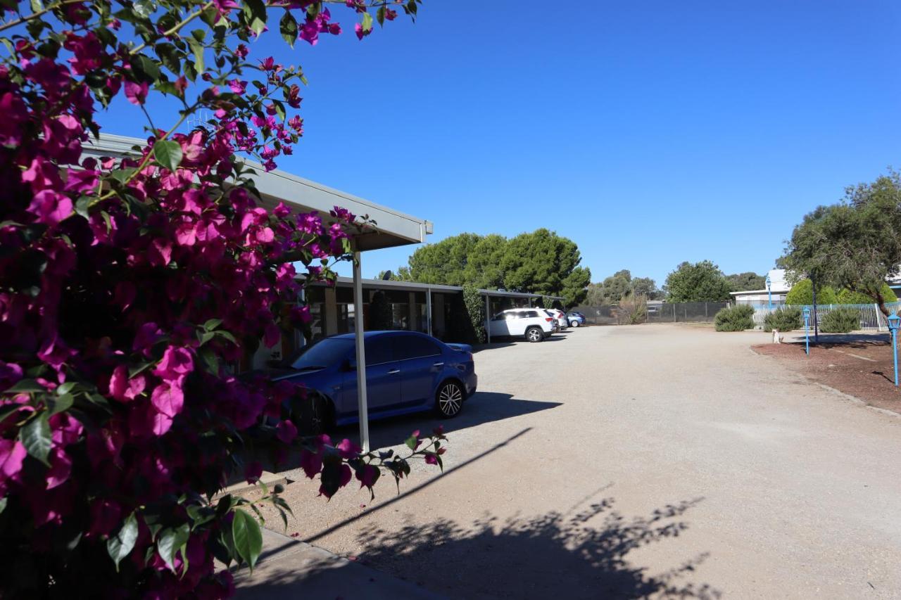 Capri Motel Balranald Ngoại thất bức ảnh