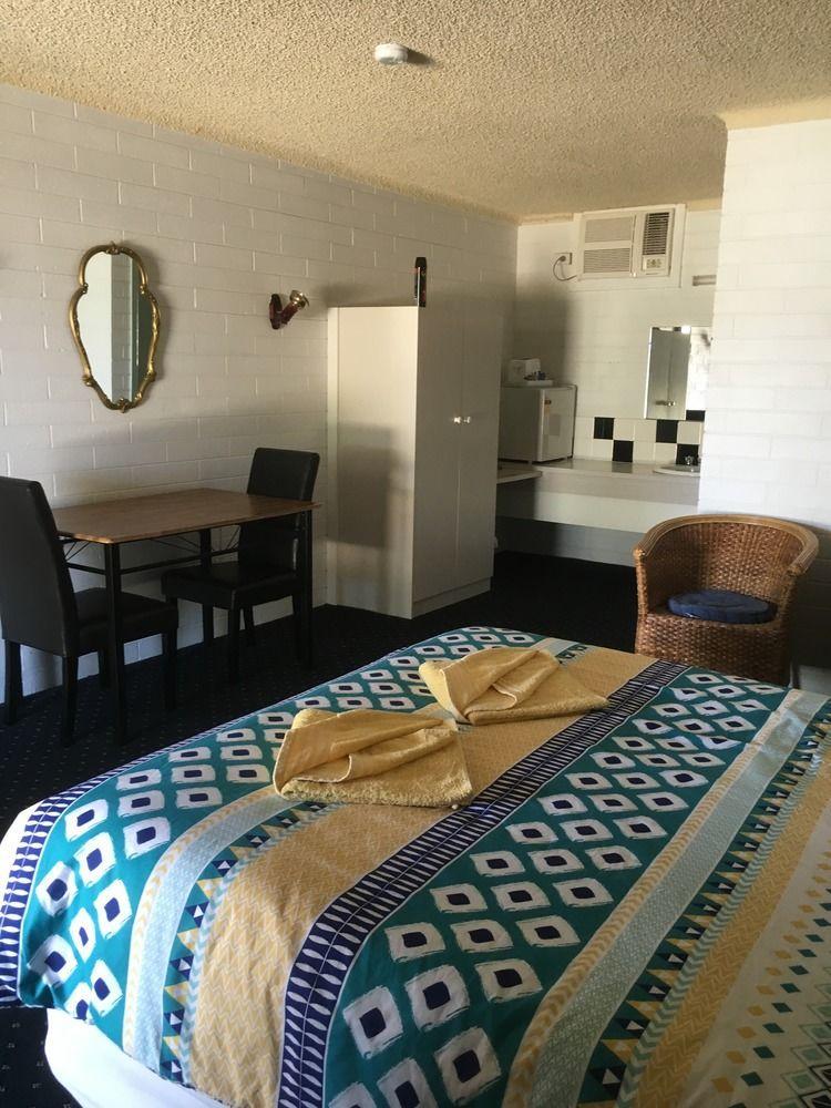Capri Motel Balranald Ngoại thất bức ảnh
