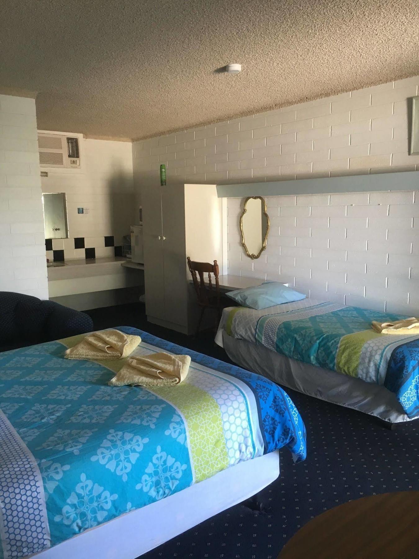 Capri Motel Balranald Ngoại thất bức ảnh
