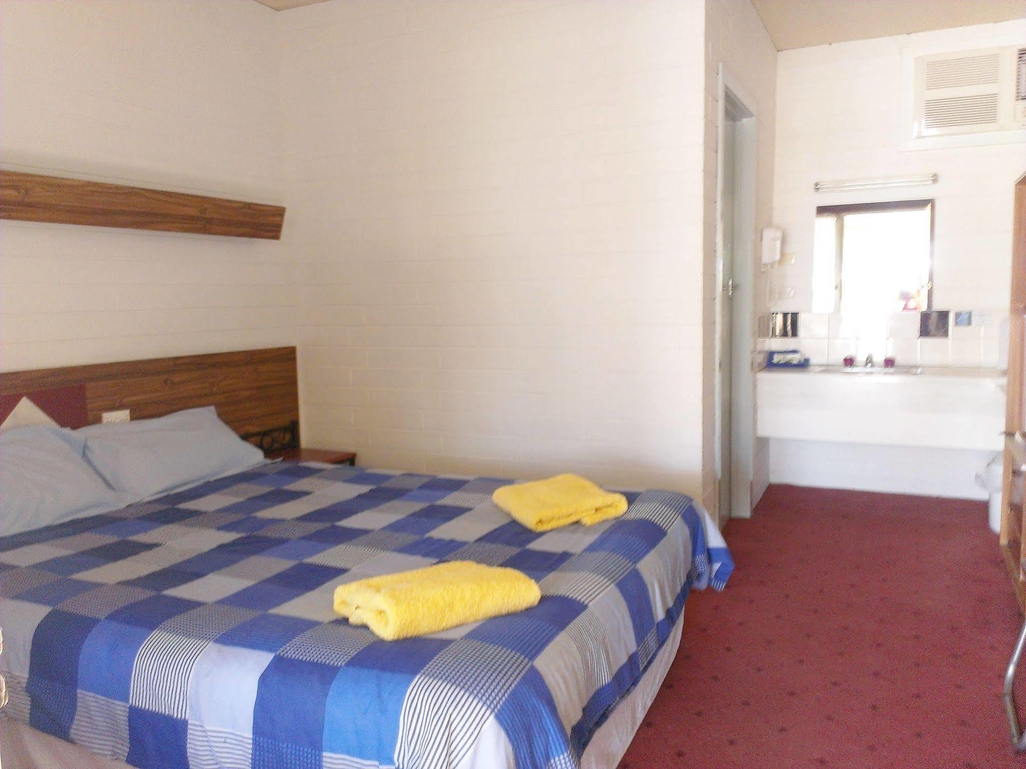 Capri Motel Balranald Ngoại thất bức ảnh