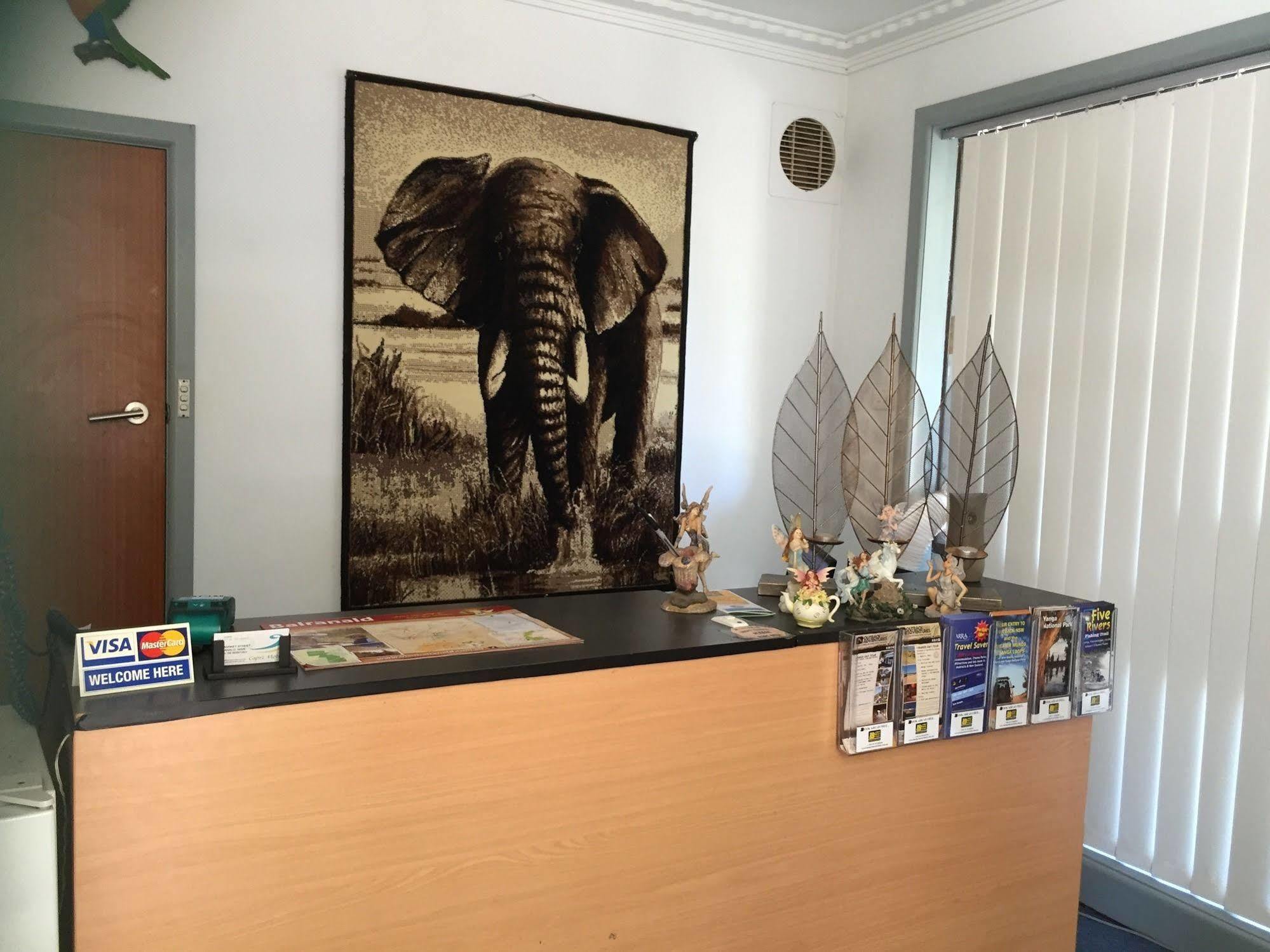 Capri Motel Balranald Ngoại thất bức ảnh